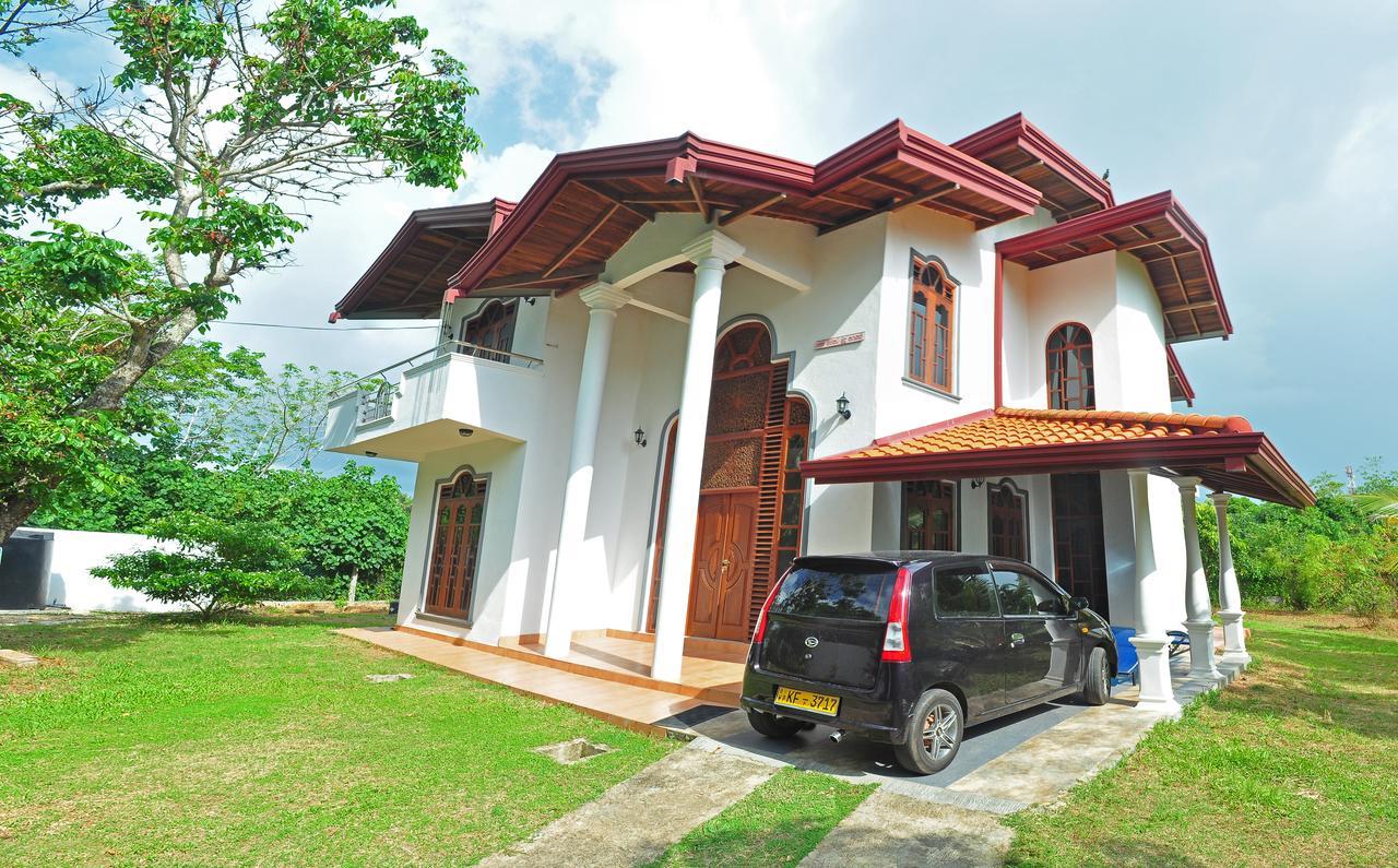 Falcon Villa Induruwa Exterior photo