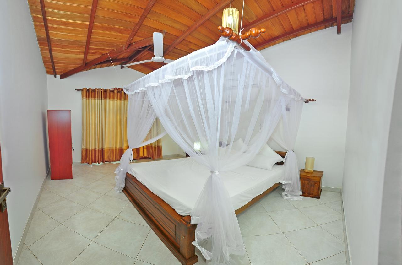 Falcon Villa Induruwa Exterior photo
