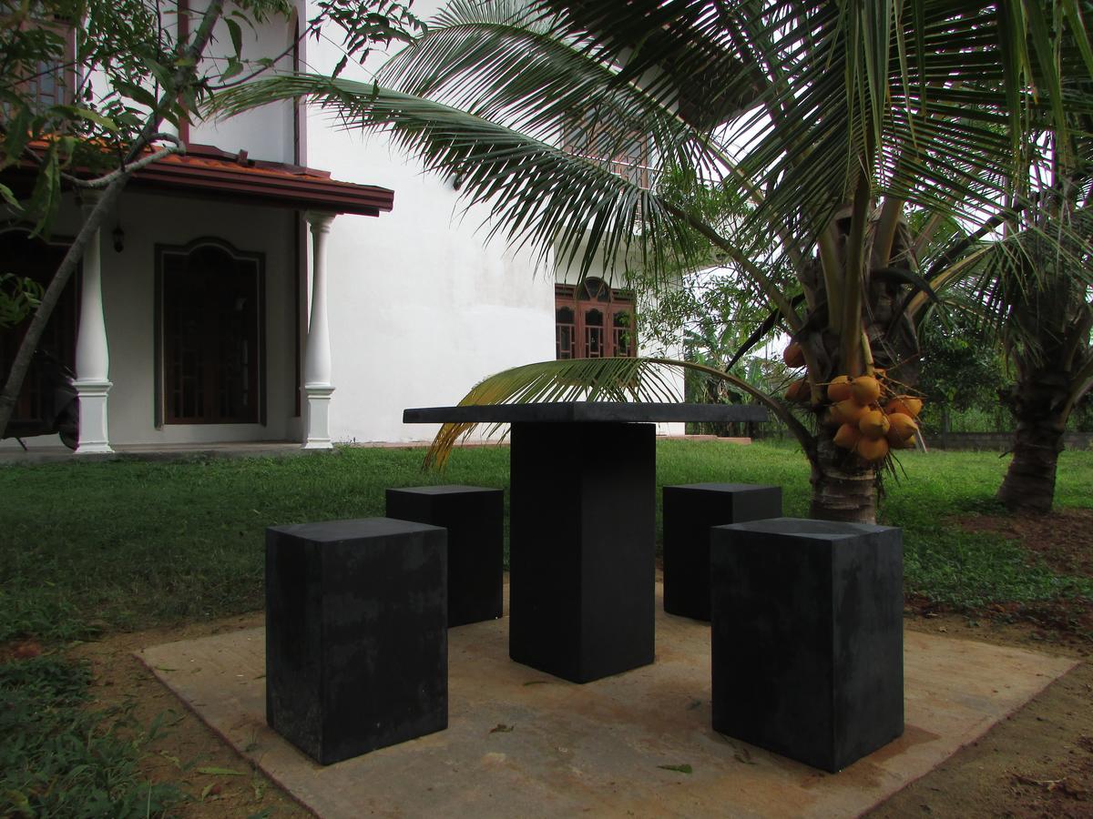 Falcon Villa Induruwa Exterior photo